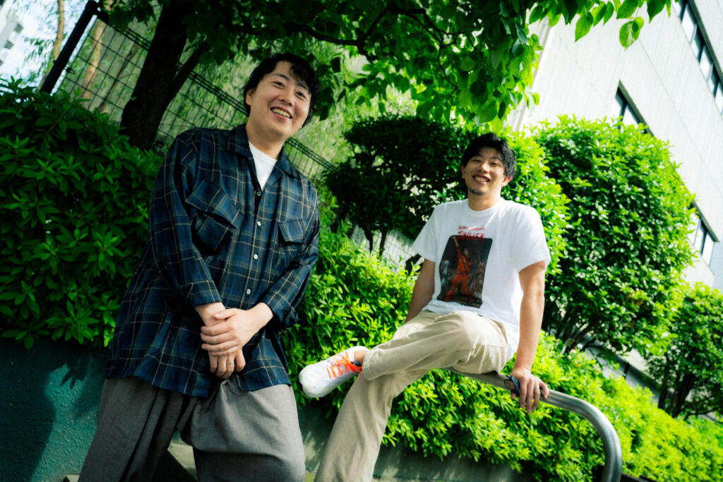 2025年度 中途採用 社員インタビュー|Helixesは中から見ても”よくわからない”ほど多様な領域を手がける会社 – 高見(maxilla・アシスタントプロデューサー)& 山内(maxilla・クリエイティブプロデューサー)